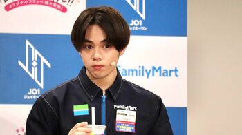 JO1がファミマの制服で集合！バイト経験者・鶴房「フラッペ作りはJO1を聴きながら…」