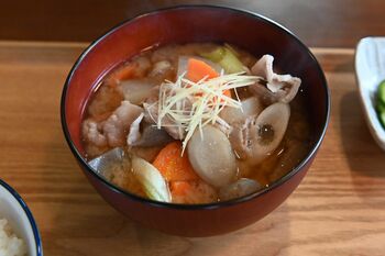 『あたりのキッチン！』第5話に登場 やわらかな味わいの「豚汁」を紹介