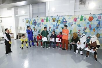 正体は超大御所芸人！？あの芸人を呼び捨て、高所で大活躍…覆面さんたちの正体に「ウソでしょ」華大千鳥メンバーが騒然