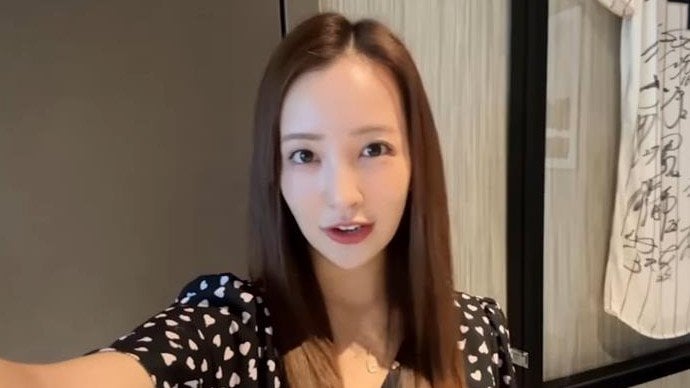 板野友美が“広々”新居を大公開！開放感あふれるリビングや“5口コンロ”のキッチンも必見「センスの塊」「こだわりいっぱいで見入っちゃう」と反響