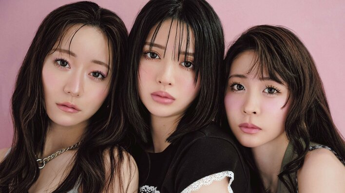 「色っぽさ増しちゃいました？」FRUITS ZIPPERの3人がメイクで大人の雰囲気に『ViVi』企画でアイドルの笑顔封印しアンニュイな表情