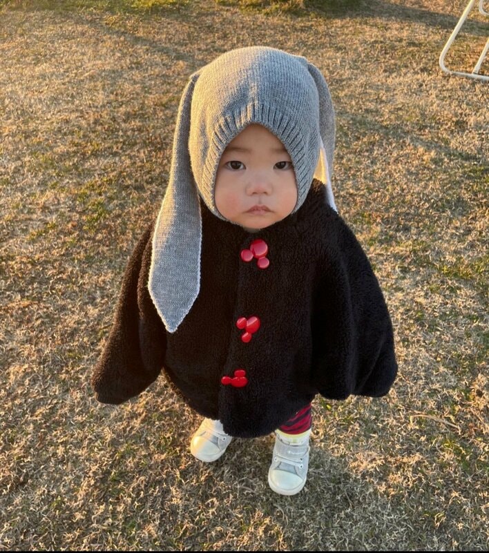 【画像18枚】「なんて可愛いの」昔話を思い出し顔を覆った3歳の男の子を見る