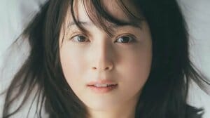 「気まずいほど目が合う」佐々木希のベッドルームでの姿やルームウェア姿などのカットが解禁　可愛すぎる日めくりカレンダーが登場！