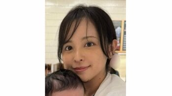 「娘ちゃん足長い」久慈暁子 生後3ヵ月長女とのお出かけ姿を公開！我が子いとおしそうに見つめる親子ツーショットに「あっという間に大きくなって」