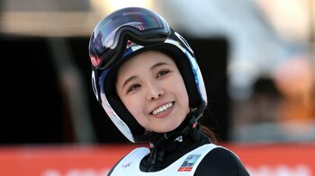 髙梨沙羅 メダル歓喜＆涙腺崩壊の瞬間が話題！4年越しの雪辱果たし伊藤有希と涙のハグする場面に列島感涙！【ミラノ・コルティナ五輪】