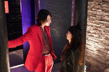 親の最低な言動、太客の侮辱に耐えるカヲル（ラウール） ふと思い浮かべるのは愛実（木村文乃）の言葉＜『愛の、がっこう。』第2話完全版＞