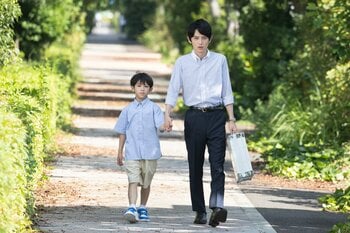 身代金8000万円！“子ども嫌い”な水上（本郷奏多）が父親を求める少年・大毅（木村優来）と誘拐事件に臨む＜『スティンガース』第4話完全版＞