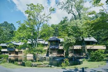 【星のや軽井沢】この夏、猛暑知らずの避暑旅へ。喧騒から離れ、自然に溶け込む、至福の涼感ステイを提案