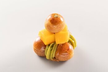 【新商品】シーサイドホテル舞子ビラ神戸、7月限定の贅沢スイーツ「アップルマンゴー×ピスタチオのサントノーレ」を7月1日より販売開始