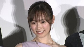 福原遥 夫・久保建英と顔を寄せ合う2ショット公開し結婚を報告！直筆サインの文字がそっくり！？仲睦まじさが伝わる1枚に「本当に幸せそう」