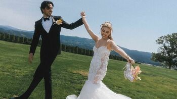 植野有砂　「ガリア・ラハヴ」のセクシーなウェディングドレスまとった白馬との絶景ショット公開　「圧倒的センスに脱帽」の声