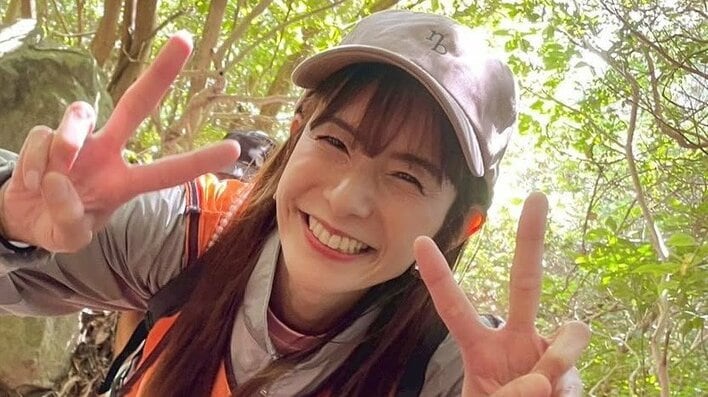「美味しそう」スザンヌ 山頂での豪華お弁当を公開!唐揚げや魚と野菜も入ったボリューム満点な中身に「最高ですね~」
