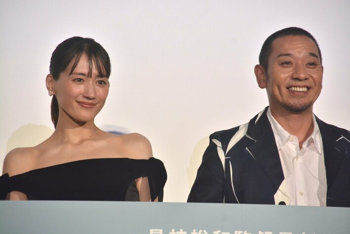 「綾瀬はるかに膝枕されてニヤついていない大悟がすごい」映画『箱の中の羊』初日舞台挨拶で大悟自画自賛!?“夫婦役”裏話も明かす