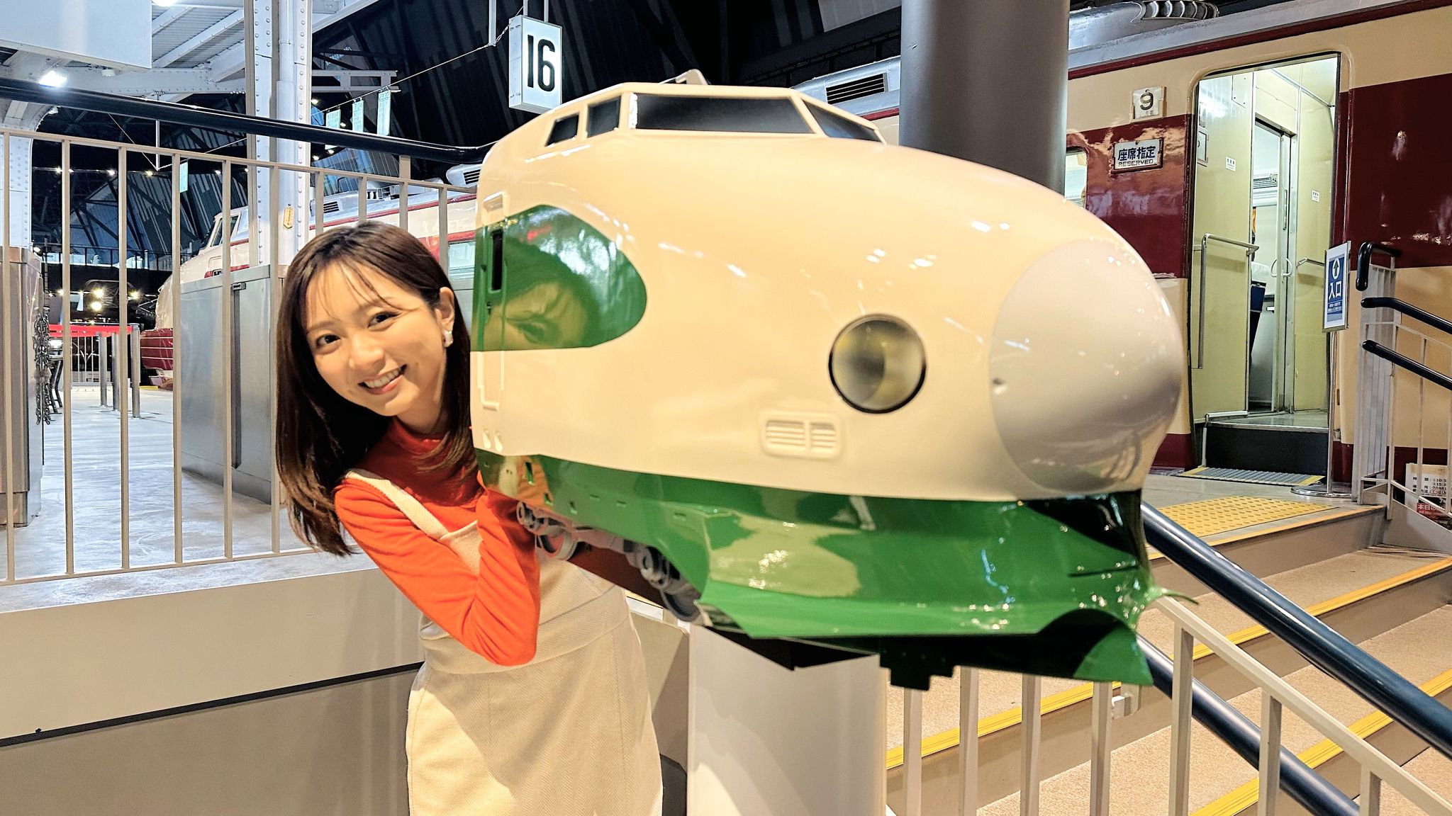 リアルな運転士体験に佐久間みなみアナも興味津々！鉄道のすべてが