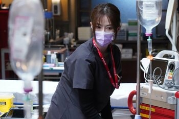 命をつなぎ怒鳴られる朱羅（松本若菜）たち…それでも「あなたに生きていてほしい」という思い＜『Dr.アシュラ』第7話完全版＞