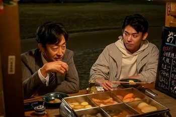渉（北村有起哉）は順（小瀧望）と食事に行きある思い出話を！後日、順発信でおでんパーティをするが…『小さい頃は、神様がいて』第6話予告