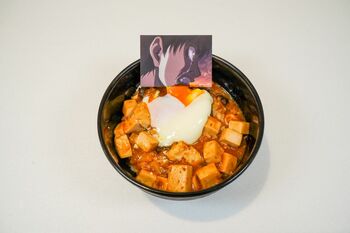 戦いに備えて、食糧庫の中身を食べつくしちゃえ！TVアニメ『進撃の巨人』×ニジゲンノモリ コラボイベント