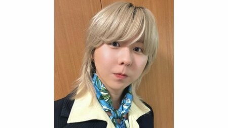 「色気やば」ミセス・藤澤涼架 雰囲気一変の胸元ざっくりスーツ姿を披露 ジュエリーを身にまとう大人な雰囲気に「ギャップ萌えすぎ」と絶賛