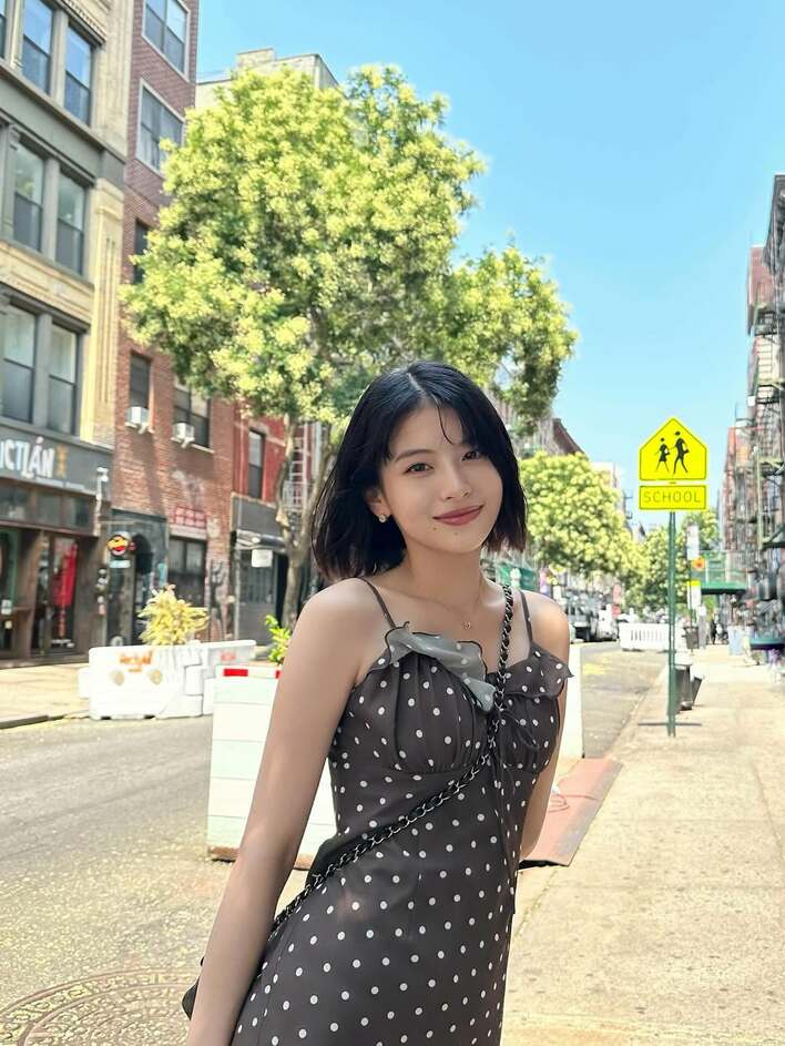 【画像8枚】出口夏希 NYを満喫しているプライベートなショットを見る