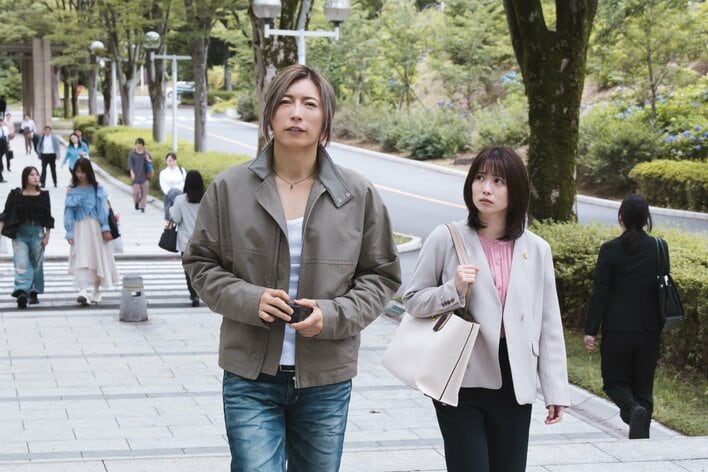 【場面写真追加】大学の入試で不正？縁（志田未来）は保護者から訴えられた学校にいるという浦真鷲（GACKT）に呼び出され…『ブラックトリック』第4話予告