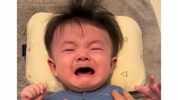 「ママにはニコニコなのに…」０歳赤ちゃんに大号泣されたパパの“リベンジ戦”！「とにかく笑ってくれ･･･！」その結末は？【激かわキッズ奇跡の瞬間】