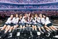 NiziUアリーナツアーの詳細発表！初ホールツアー日本武道館で感動フィナーレ『Step and a step』『Make you happy』メドレーでMAYUKAがピアノ、NINAがギターを生演奏