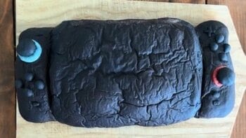 “Switch2”を切ってみると…パンで作った完成度抜群の“ゲーム機”に「傑作ですね～」「アイデアが素晴らしい」と絶賛