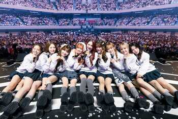 NiziUアリーナツアーの詳細発表！初ホールツアー日本武道館で感動フィナーレ『Step and a step』『Make you happy』メドレーでMAYUKAがピアノ、NINAがギターを生演奏