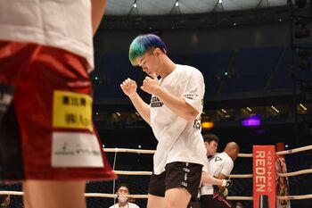 【RIZIN.28直前レポ】那須川天心 “３人相手の試合”前に笑顔でNo.1ポーズ