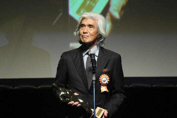 佐藤浩市 横浜流星を絶賛！「引きの画でもボクシングに見える」