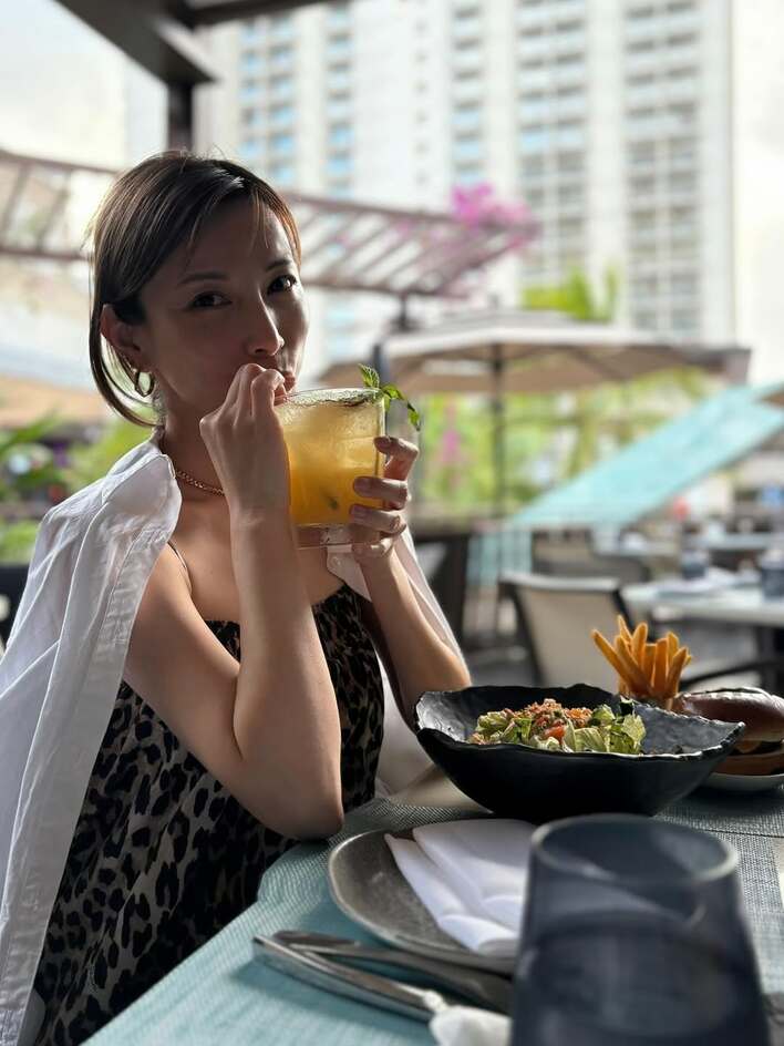 3児の母・加藤あい(42)ヒョウ柄ワンピース姿でバカンス満喫！夏全開で