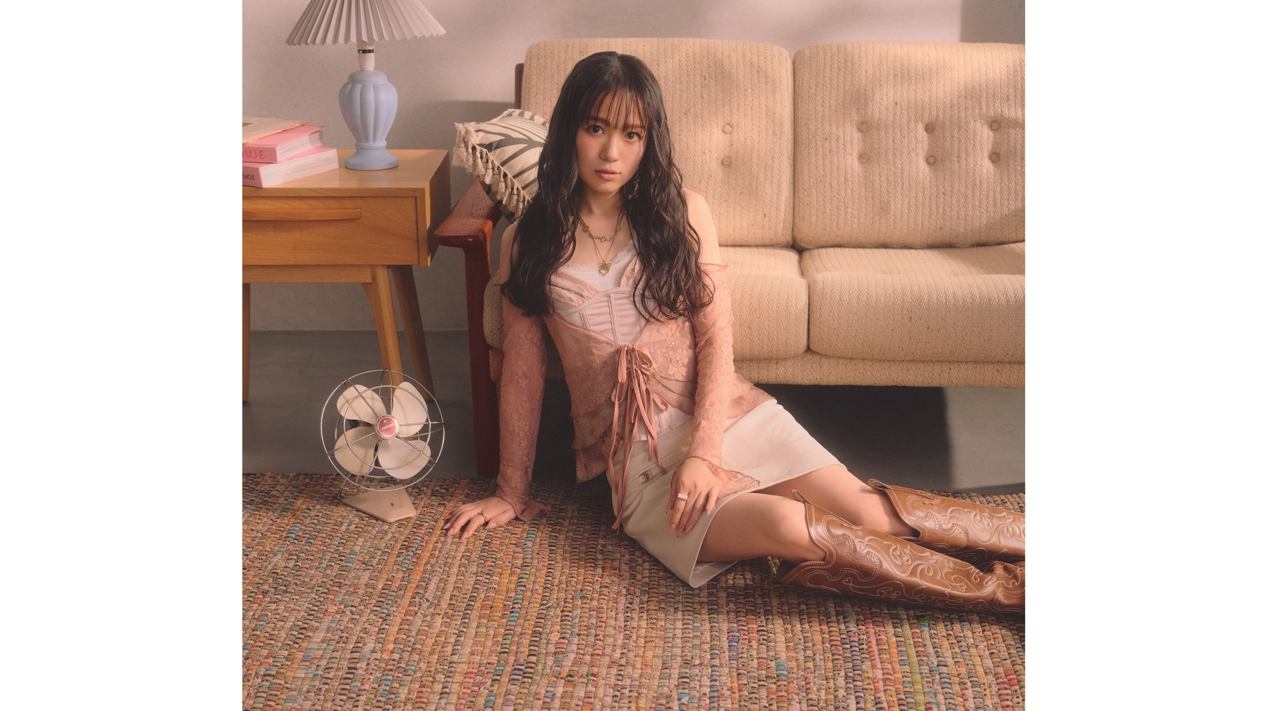 へそピ？？」西野カナ 美腹筋際立つおへそチラ見せショット披露！新曲