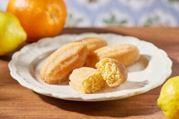 “シャリッ、ふわっ”食感！レモンとオレンジの爽やかさをぎゅっと新定番スイーツ。「COCORIS（ココリス）」から閉じ込めた『マドレーヌ「レモンとオレンジ」』を発売！