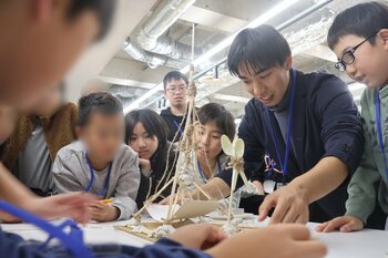 建物はなぜ揺れる？模型を実際に揺らして、そのヒミツを探る！こどもたちが「地震に強い建物」づくりに挑戦「こども建築塾」開講3周年、10／10に東京で体験会を開催【主催：株式会社類設計室】