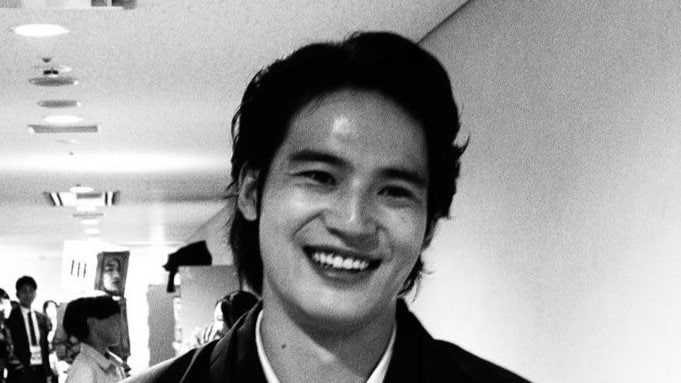 【画像5枚】「和装がお似合い」水上恒司 大役を務め上げ“爽やかな笑顔”を披露！魅力あふれるモノクロショットを見る