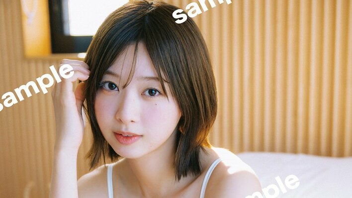 日向坂46・富田鈴花 特典ショットを一斉解禁 水着カットや透明感ある表情にも注目 1st写真集『鈴花サーキット』