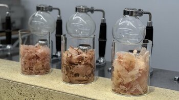 「出汁を、節から選ぶ。」金沢・barrier、この秋から3種の節を香り、味わい、選ぶ新たな“出汁体験”をスタート