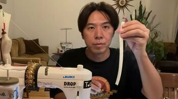 ロッチ・コカド “売り物のような”手作りスウェットパンツを披露！得意のミシンで縫ったこだわりシルエットに「メキメキ上達」「どんどん高度に」