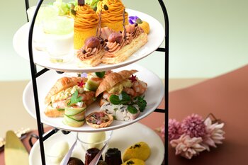 【限定1日8組】カフェ＆バー「KARIN×アントレーズ」が贈る、秋の実りのアフタヌーンティー