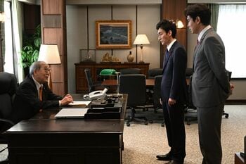 鷲津（草彅剛）による鶴巻（岸部一徳）との攻防は全面戦争に『罠の戦争』第8話予告