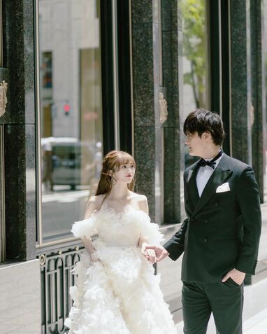 新婚の元NGT48・中井りか 夫にバックハグ！ “最強のお姫様”な