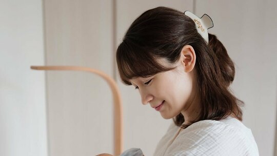 第1子出産・藤井サチ 生まれたばかりの我が子抱いた親子ショット披露！透明感ある髪色をした息子の姿に「愛おしい髪の毛」「ふわふわで可愛すぎる」