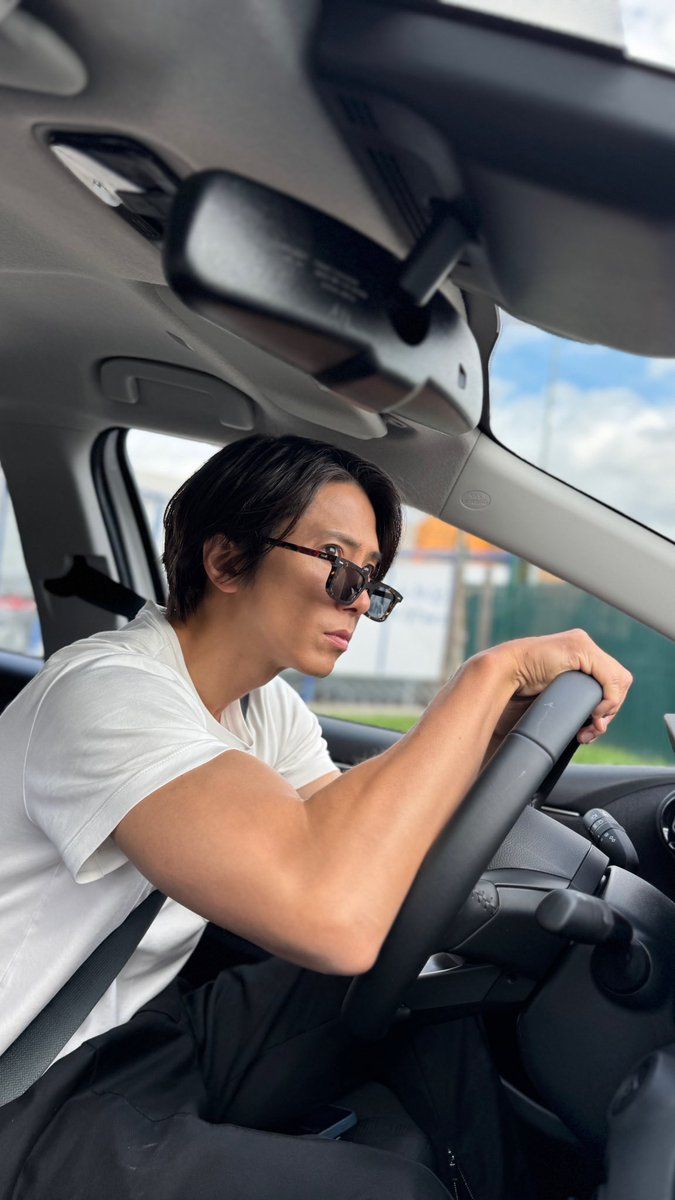 ハンドル握る腕が！」山下智久 運転姿を公開 美しすぎる腕筋にファン