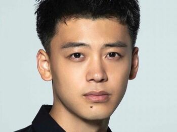 竹内涼真 鍛え上げられたムキムキ“背筋ショット”披露「美しく芸術的」「かっこよくてとろけちゃう」と称賛の嵐