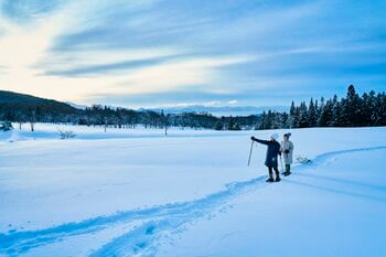 【磐梯山温泉ホテル】絶景を独り占め！雪原散歩と喜多方文化の朝ラーメンで楽しむ、冬の特別な体験「雪原の朝ラー散歩」を初開催