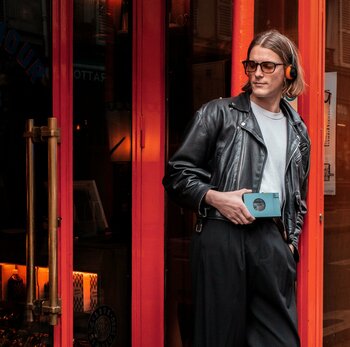 録音機能も備えモダンに進化したカセットプレーヤー「WE-001」