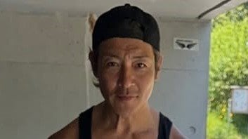 つるの剛士 特注“ウルトラマンカラー”のサーフボードを公開！演じた『ウルトラマンダイナ』感じるオリジナルデザインに「めちゃかっちょいい〜」