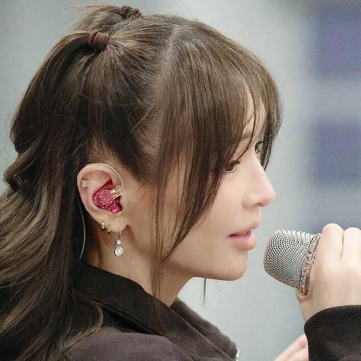 浜崎あゆみ ハーフツイン姿での“お仕事モード全開”ショット！「情熱を
