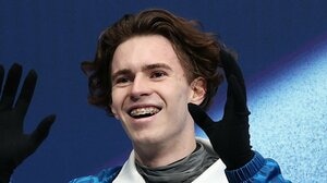 米・ヤフーが取り上げたSF映画風衣装姿が“そっくり”と話題！「映画から出てきたかと」鎧風衣装で舞う氷上の姿に「衣装ワンダフル！」「衣装本気度高くて…」【ミラノ・コルティナ五輪】