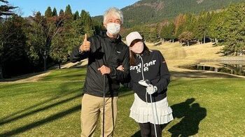 KEIKO マーク・パンサーとゴルフでナイスショット＆キュートな笑顔を披露！